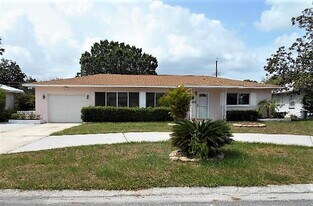 4201 Benson Ave N in St. Petersburg, FL - Building Photo