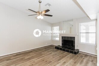 4913 N Mondell Rd in Las Vegas, NV - Building Photo - Building Photo