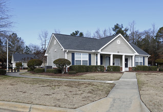Holly Park Apartments in Raeford, NC - Foto de edificio - Building Photo