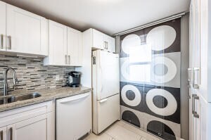 5700 NW 2nd Ave in Boca Raton, FL - Building Photo - Building Photo