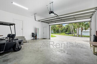 2261 Krape Rd in Naples, FL - Building Photo - Building Photo