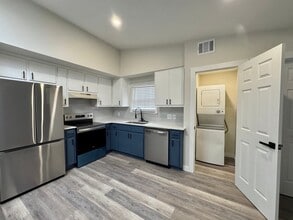 110 E 30th St in Austin, TX - Building Photo - Building Photo