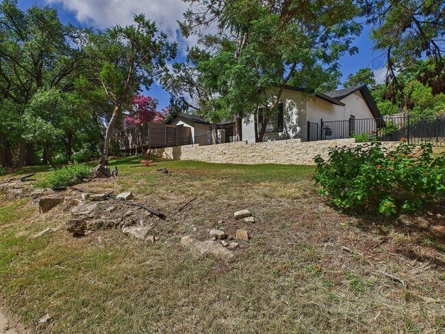 6108 Shadow Valley Dr in Austin, TX - Foto de edificio - Building Photo