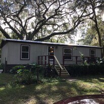 108 Sandy Beach Ln in Hawthorne, FL - Building Photo