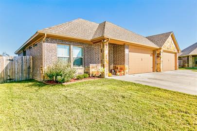 Homes of Opal Court in Granbury, TX - Building Photo