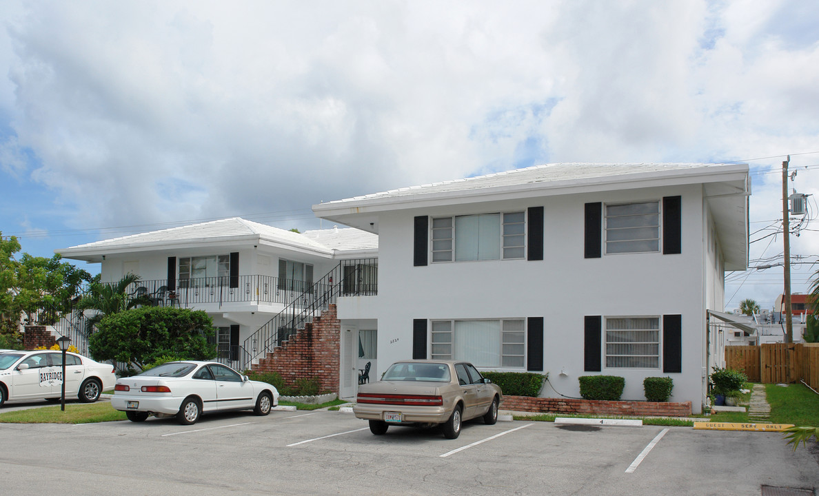 2824 NE 32nd St in Fort Lauderdale, FL - Building Photo