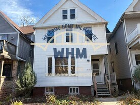 2720 N Oakland Ave in Milwaukee, WI - Building Photo