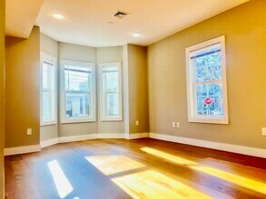 19 Plymouth St, Unit 1 in Cambridge, MA - Building Photo - Building Photo