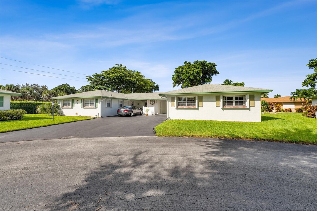 824 Meadowlark Ln in Delray Beach, FL - Foto de edificio