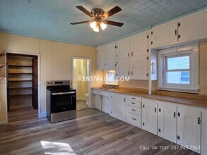 16 Kendall St in Augusta, ME - Foto de edificio - Building Photo