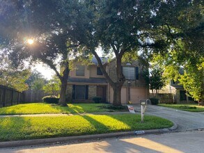 8915 Weyburn Grove Dr in Houston, TX - Building Photo - Building Photo