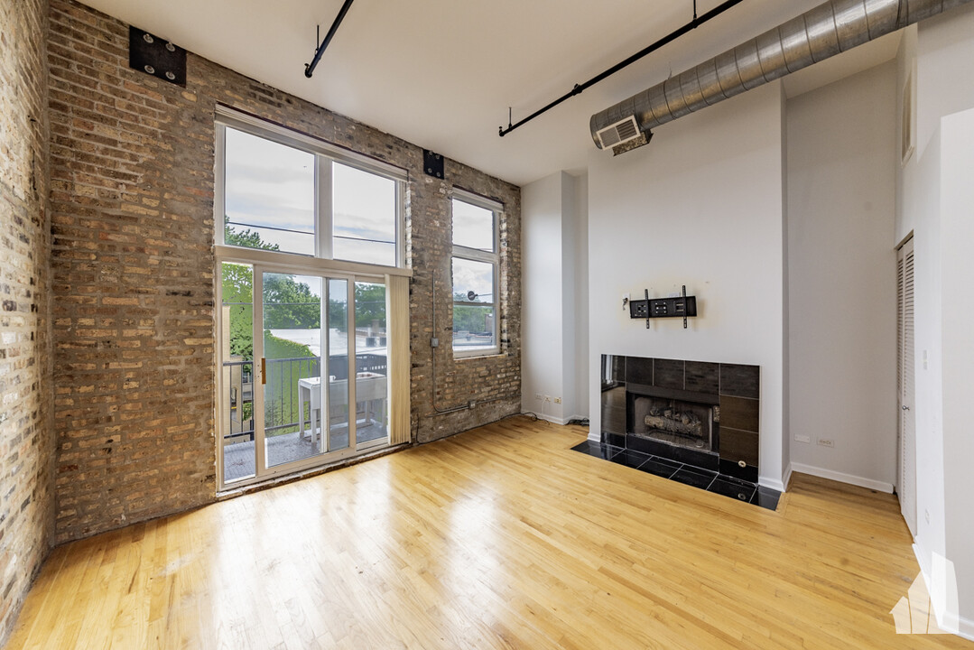 1907 N Milwaukee Ave, Unit 00310 in Chicago, IL - Building Photo