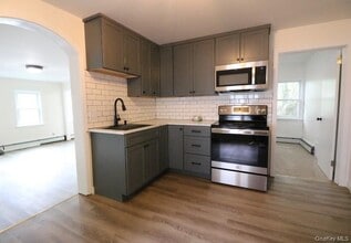 208 Center St in Ellenville, NY - Building Photo - Building Photo