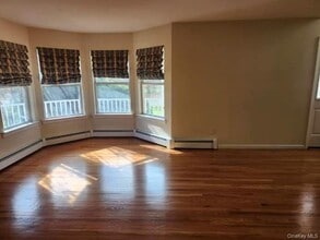 4 Gatz Rd in Riverhead, NY - Building Photo - Building Photo