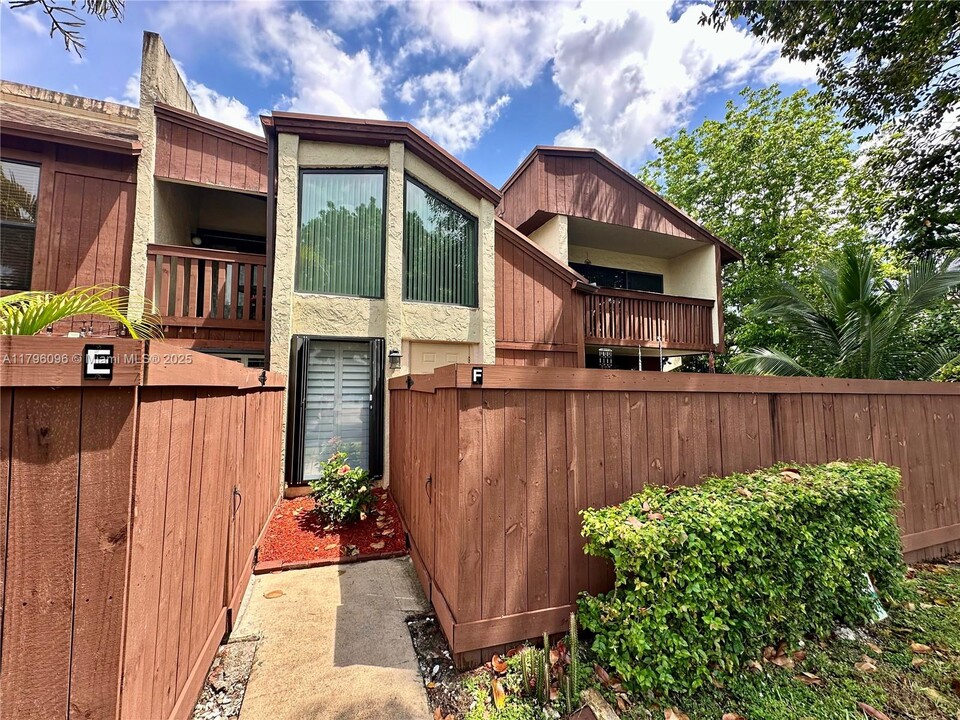 7034 SW 114th Pl, Unit F51 in Miami, FL - Building Photo