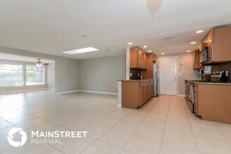 2652 White Sands Dr in Sarasota, FL - Building Photo - Building Photo