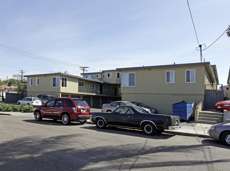 Talmadge Vista Apartments in San Diego, CA - Building Photo