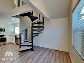 512 Henry St in Oakland, CA - Foto de edificio - Building Photo