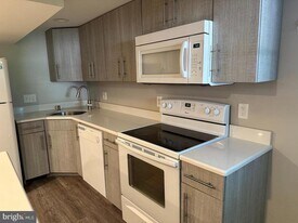 433 W Jefferson St in Media, PA - Building Photo