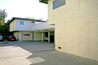 242 Elwood St in Redwood City, CA - Building Photo - Building Photo