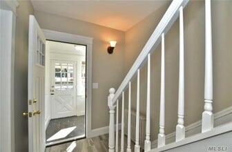 614 6th Ave W in East Northport, NY - Building Photo - Building Photo