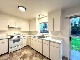 2005 SW 198th Ave in Beaverton, OR - Building Photo