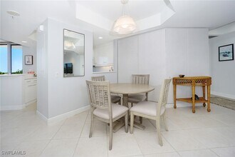 7225 Pelican Bay Blvd in Naples, FL - Building Photo - Building Photo