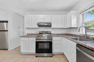 6166 Emerald Ave in Ferguson, MO - Building Photo - Building Photo