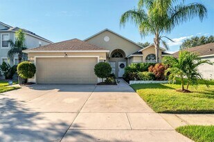 8117 Tar Hollow Dr in Gibsonton, FL - Building Photo