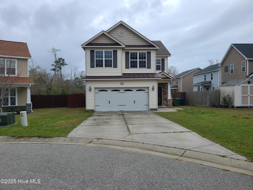 302 Bonnie Ct in Sneads Ferry, NC - Building Photo