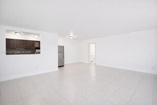 16851 NE 21st Ave in North Miami Beach, FL - Building Photo