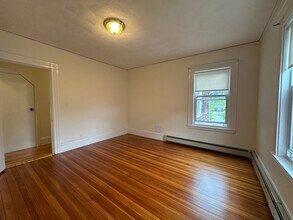 26 Wiswall St in Newton, MA - Building Photo - Building Photo