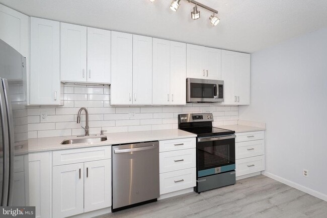 8340 Greensboro Dr in McLean, VA - Building Photo - Building Photo