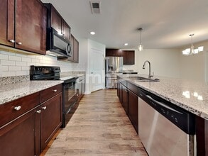 215 Bellflower Cir in Guyton, GA - Building Photo - Building Photo