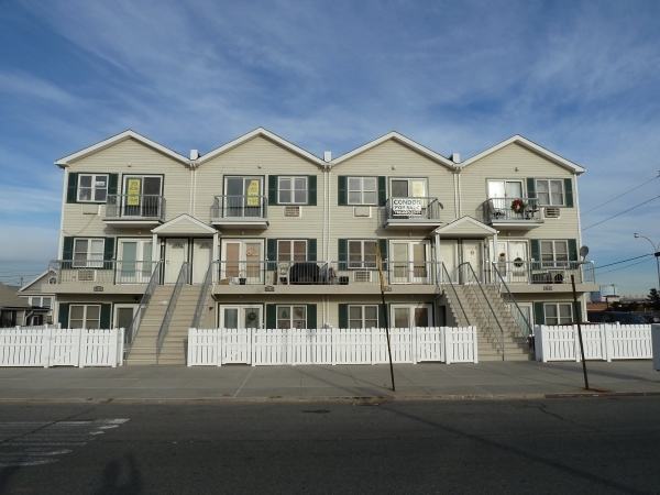 10804-10810 Shore Front Pky in Rockaway Park, NY - Building Photo