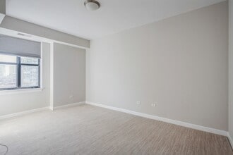 451 W Huron St, Unit 1309 in Chicago, IL - Building Photo - Building Photo