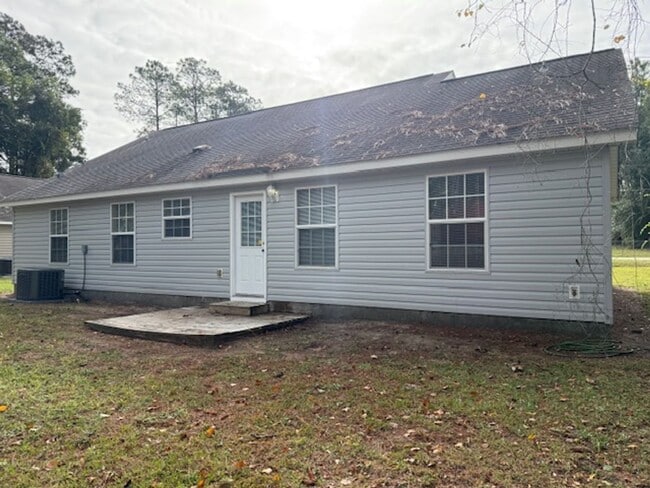 98 Susquehanna Trail in Crawfordville, FL - Foto de edificio - Building Photo