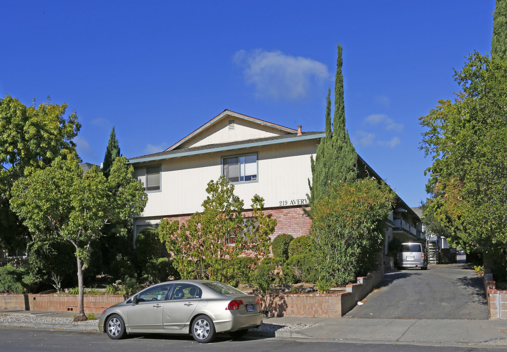 219 Avery Ln in Los Gatos, CA - Building Photo