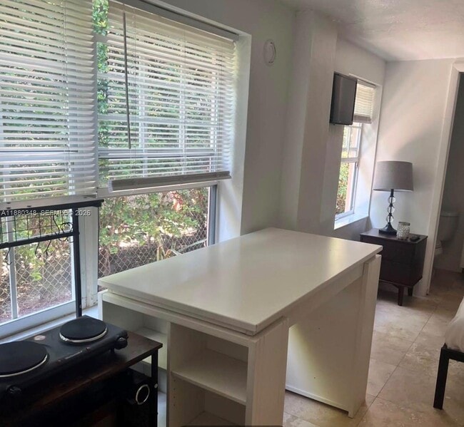 1949 NE 173rd St in North Miami Beach, FL - Building Photo - Building Photo