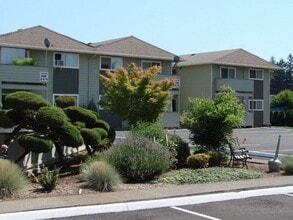 Keystone East Apartment Homes in Portland, OR - Building Photo - Building Photo
