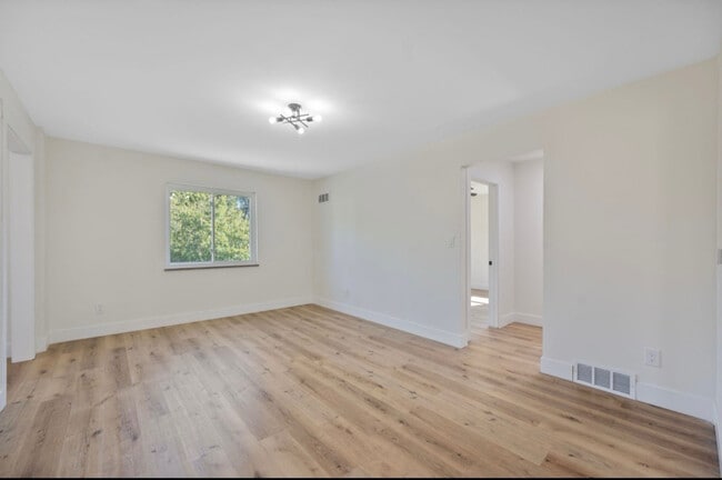 3907 Kirkup Ave in Cincinnati, OH - Building Photo - Building Photo