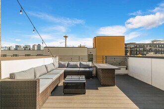 722 3rd Ave N in Seattle, WA - Foto de edificio - Building Photo