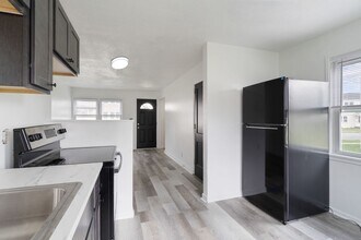 64 Midland Heights Cir in Midland, PA - Building Photo - Building Photo