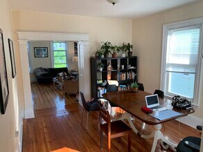 11 Clarendon Ave, Unit 2 in Somerville, MA - Building Photo - Building Photo