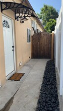 16919 Hartland St in Van Nuys, CA - Foto de edificio - Building Photo
