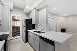 2300 Augusta Dr in Houston, TX - Building Photo