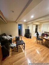 156 Magazine St, Unit B in Cambridge, MA - Foto de edificio - Building Photo