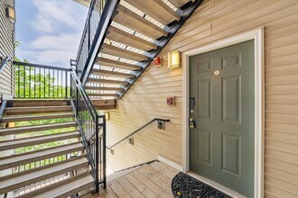 5123 Travis Edward Way in Centreville, VA - Building Photo - Building Photo