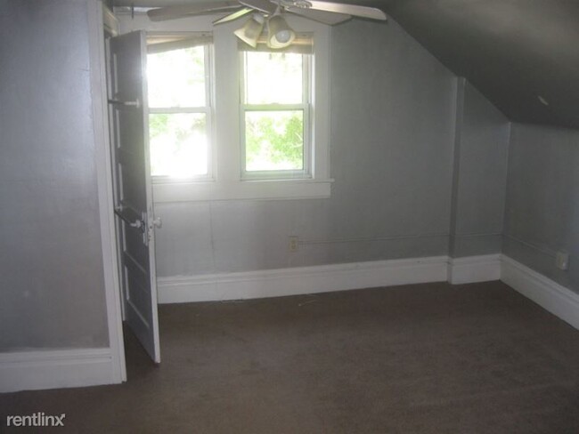 919 13th St-Unit -Apt 2 in Huntington, WV - Foto de edificio - Building Photo