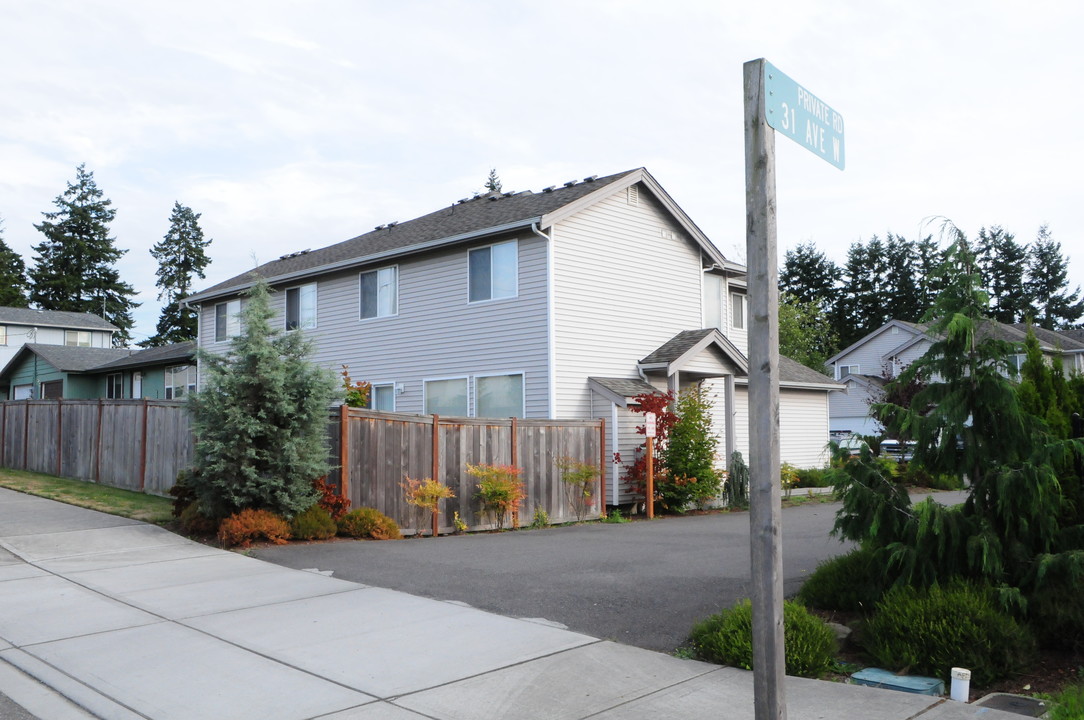 Gibson Road Townhomes in Everett, WA - Building Photo